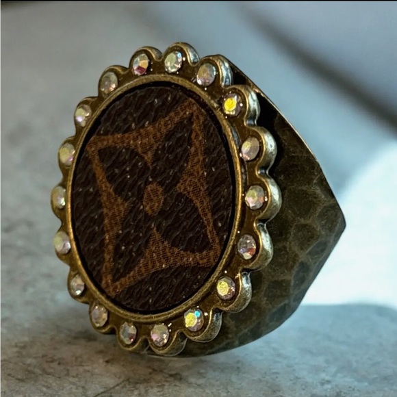 Round Rhinestone Ring - Picture 2 of 4